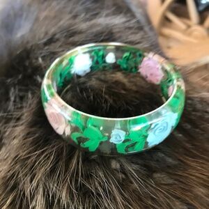 RARE VINTAGE LUCITE  BANGLE BRACELET REVERSE HAND PAINTED